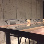 BIG TABLE WN2枚ハギ / センターガラス仕様ピースホステル三条EAST画像9